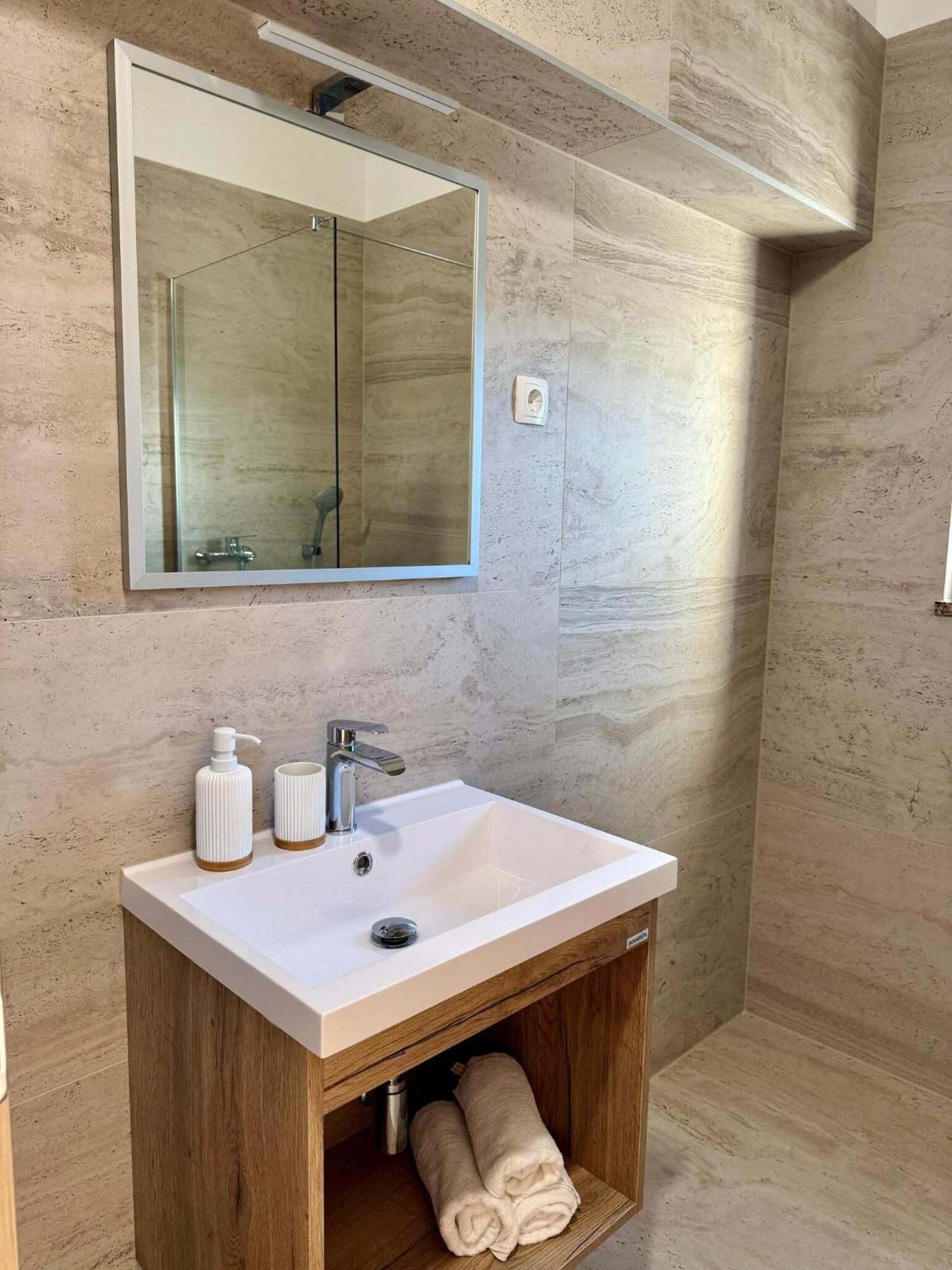 Apartments Franko Povljana Zewnętrze zdjęcie
